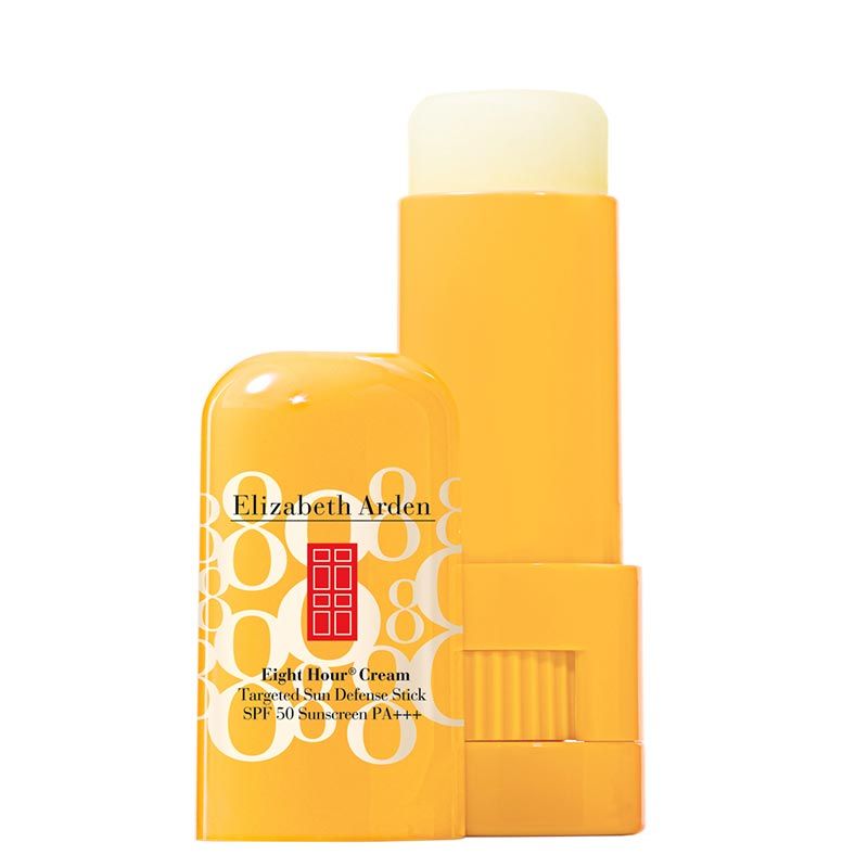 Geöffneter gelber Sonnencreme-Stick von Elizabeth Arden. Text: Eight Hour Cream Targeted Sun Defense Stick SPF 50. SPF 50.