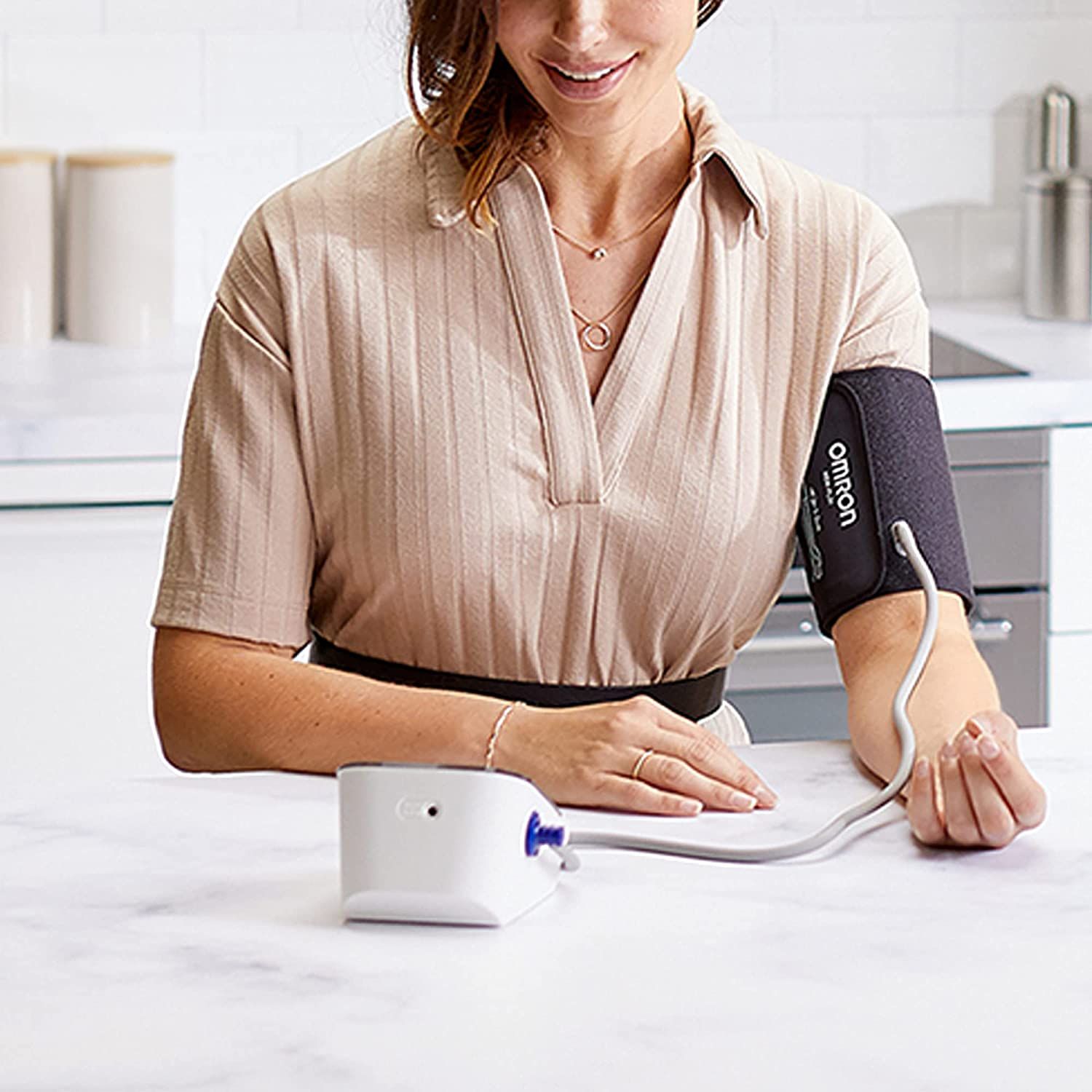 OMRON Smart Automatisches Blutdruckmessgerät Oberarm, klinisch validiert