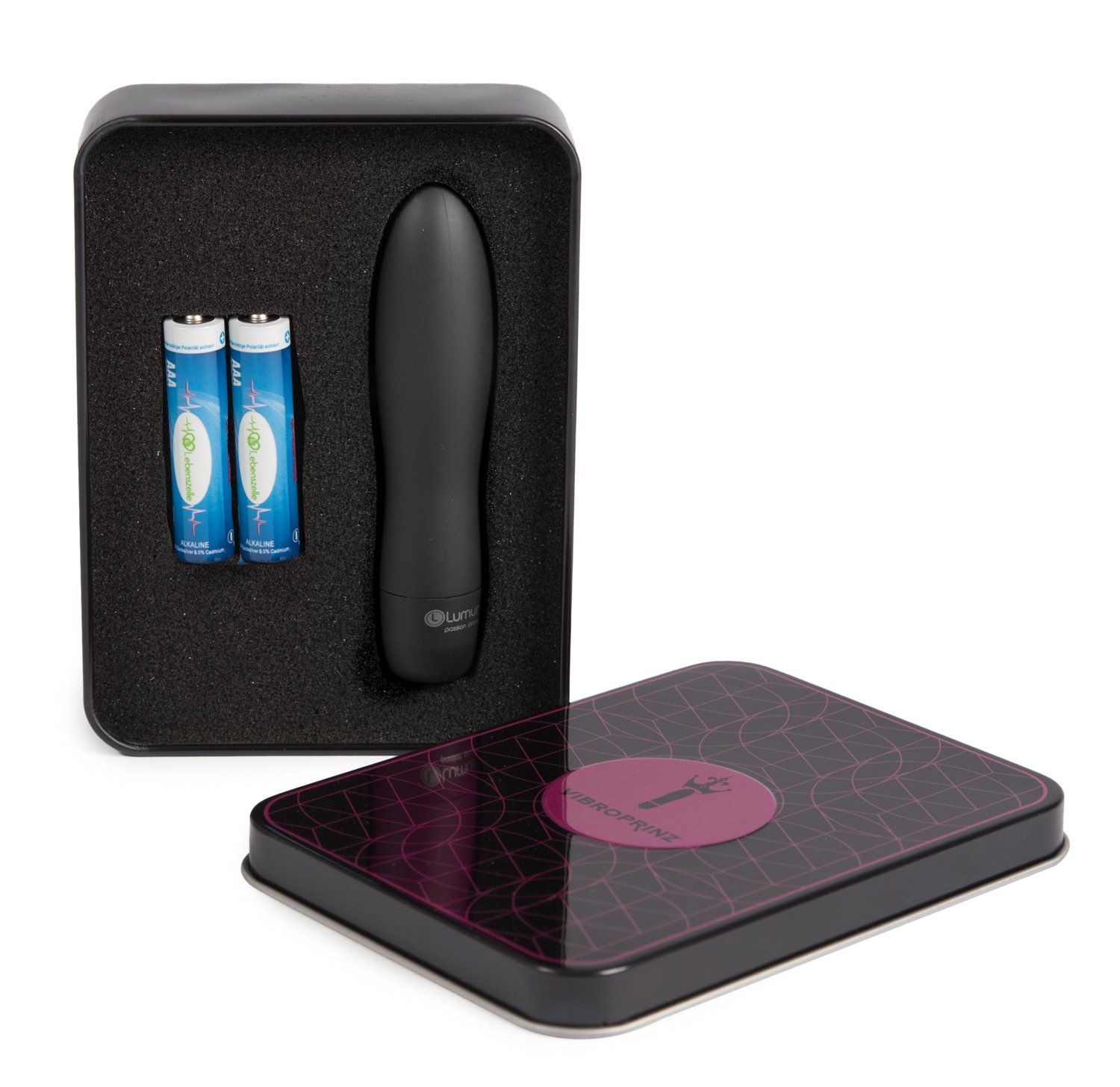 Schwarzer Minivibrator in einer geöffneten Metallbox. Zwei Batterien liegen daneben.