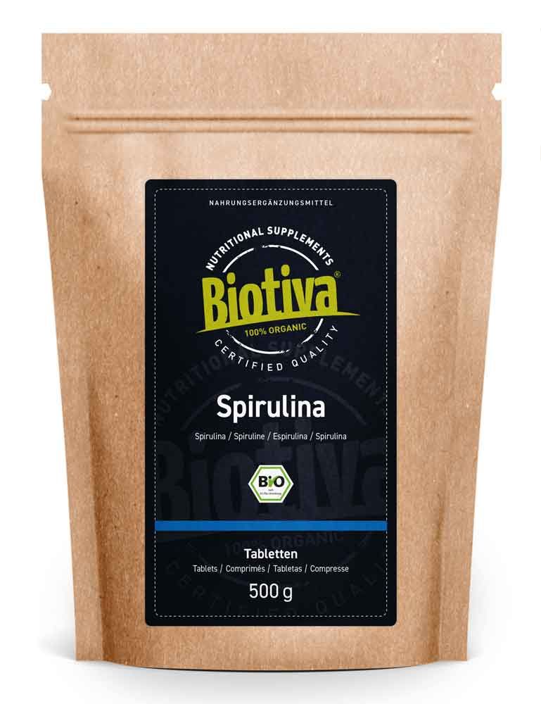 Busta marrone con etichetta nera. Scritta: Biotiva Spirulina Tabletten Bio, 100% Organic, 500g. Sigillo Bio.
