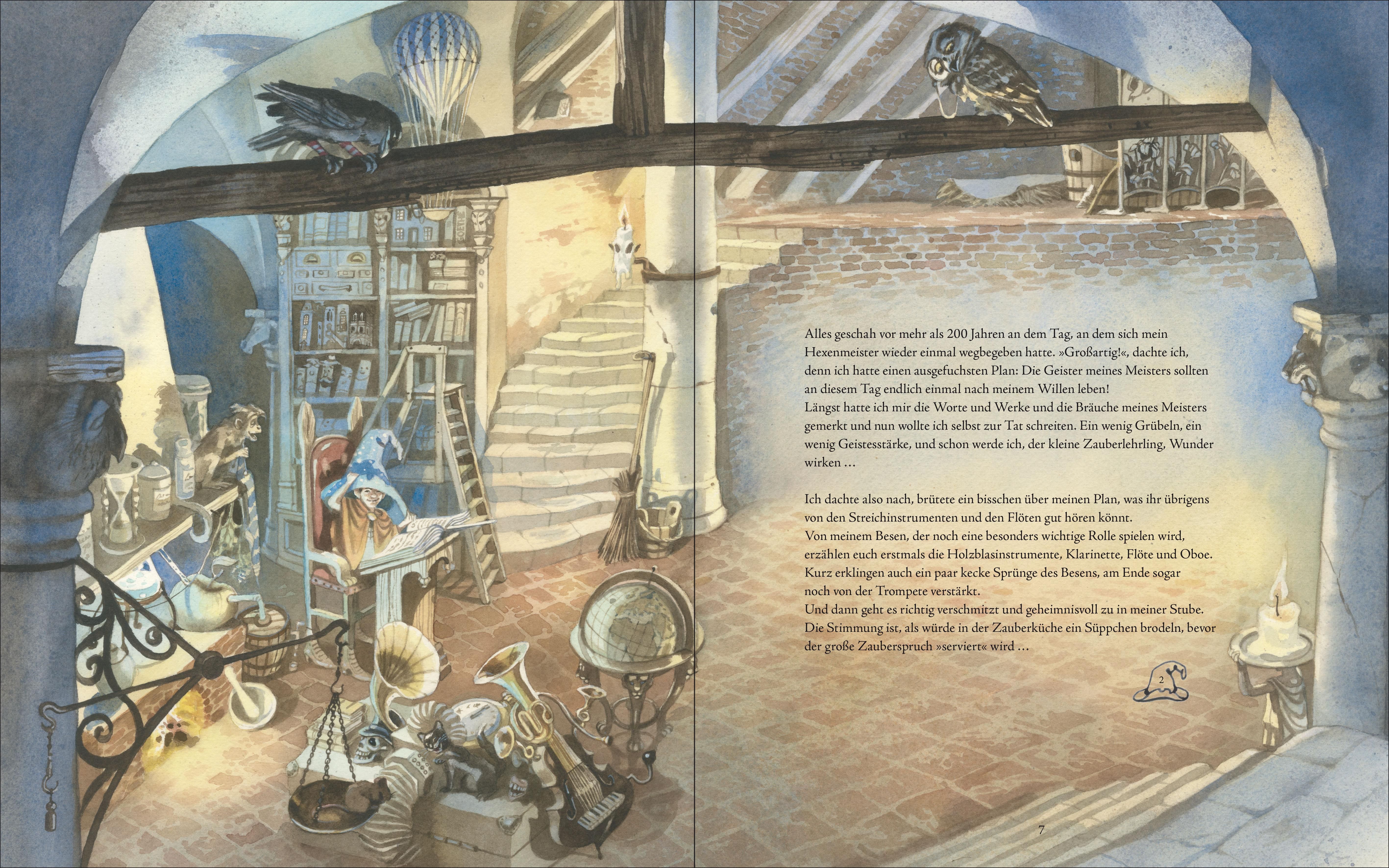Doppelseite aus "Der Zauberlehrling". Illustration einer alten Kammer mit Treppe, Globus, Instrumenten und Text. Eule und Rabe.