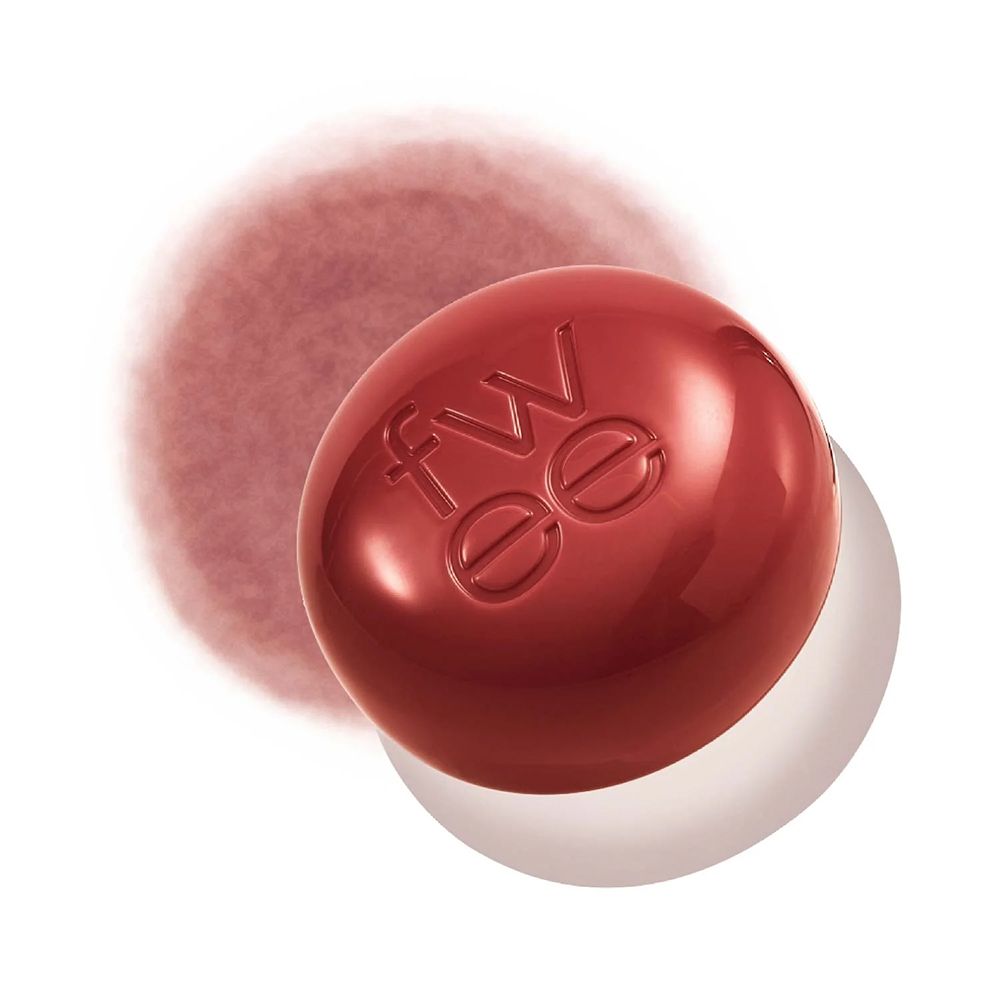 Runder, roter Lippen- und Wangenpudertopf mit eingeprägtem Logo.