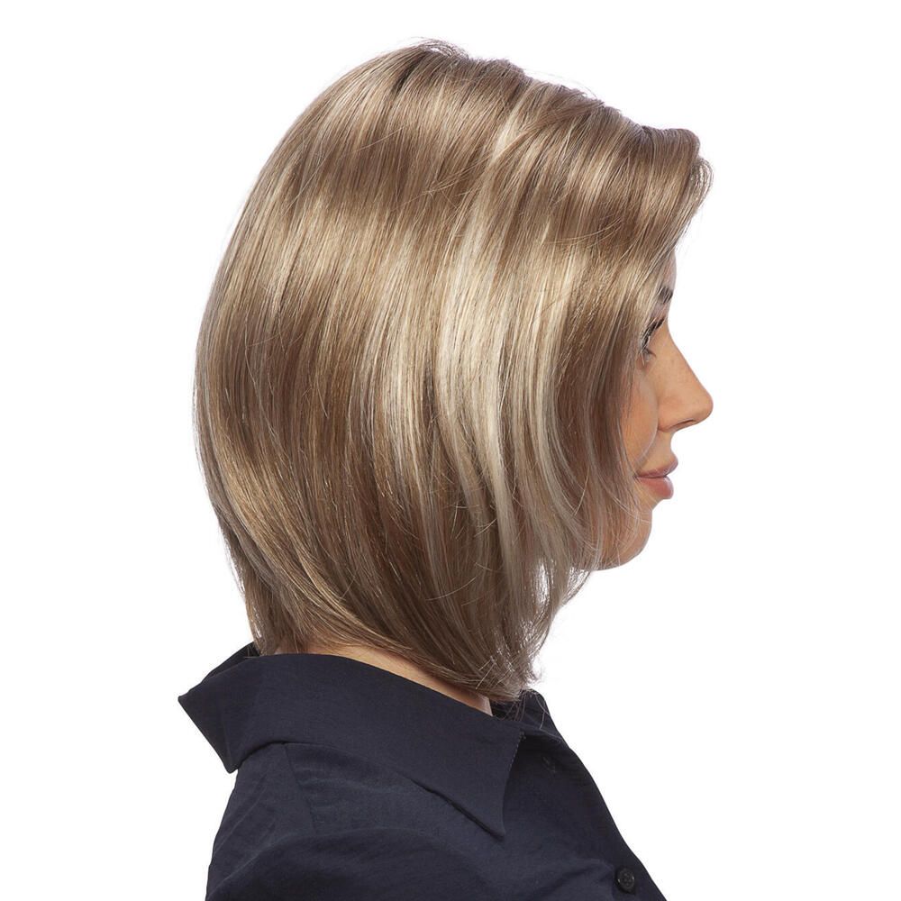 Perücke Megan von trendhair. Blond-braune Kunsthaarperücke. Profilansicht einer Frau.