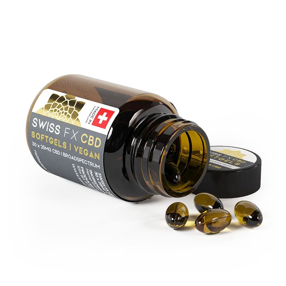 Braune Glasflasche liegt. Kapseln daneben. Etikett mit Produktinformationen und Schweizer Kreuz. Deckel offen.