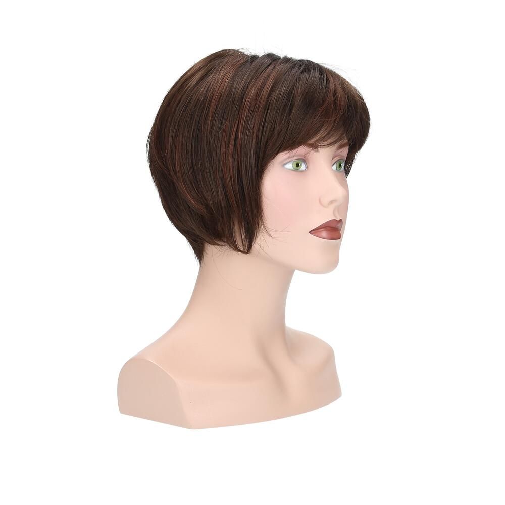 Perücke Alicia von trendhair, braun mit roten Strähnen, auf einem Schaufensterkopf. Schrägansicht.