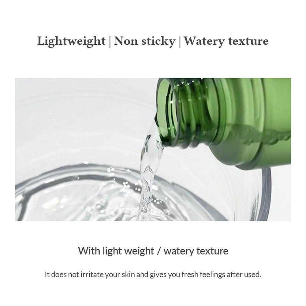 Leichtes, nicht klebriges, wässriges Serum wird aus einer grünen Flasche in ein Glas gegossen.