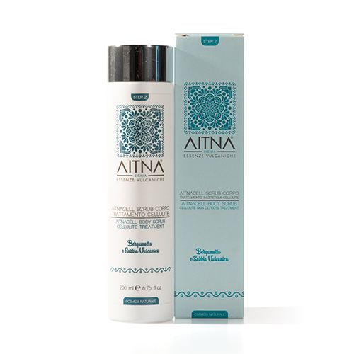 Zwei Produkte: eine Flasche und eine Schachtel. Aufschrift: Aitna, CELL-KÖRPERPEELING, Bergamotte und Vulkansand. Kosmetisches Produkt.