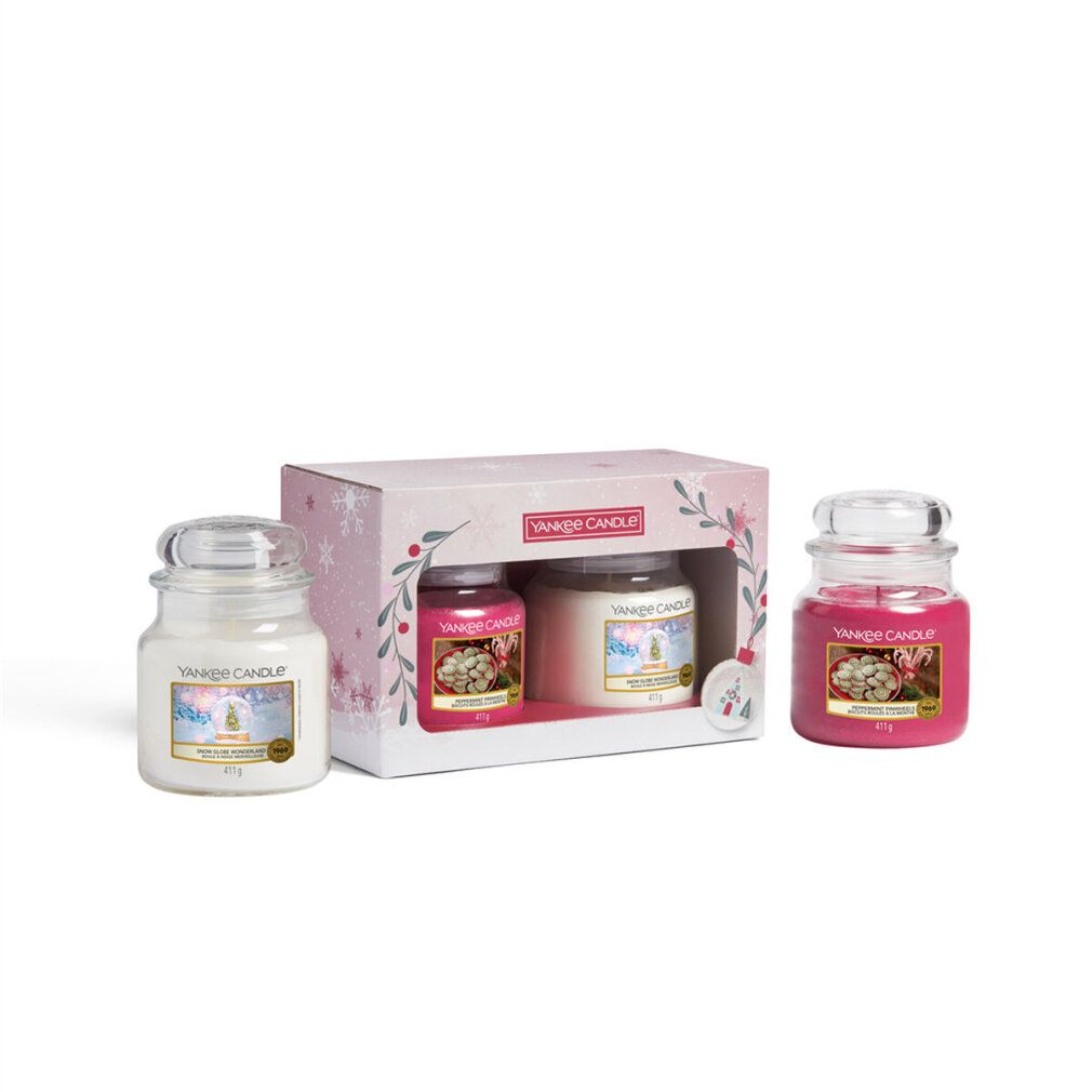 Geschenkset mit zwei Kerzengläsern in Box. Zwei weitere Kerzen daneben. Logo: Yankee Candle. Rosa, weiß. Weihnachtsdeko.