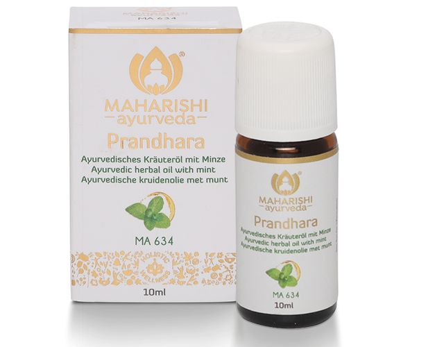 Fläschchen und Schachtel mit Produktetikett. Text: Maharishi Ayurveda Prandhara, Kräuteröl mit Minze, MA 634.