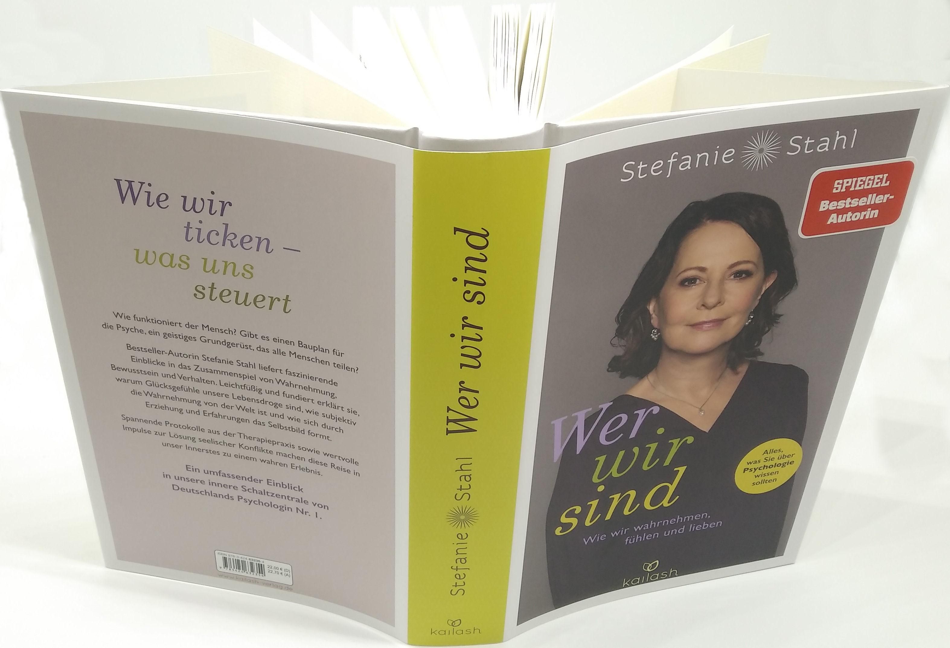 Buch Wer wir sind, von Stefanie Stahl. Offen, Cover sichtbar. Spiegel Bestseller-Autorin. Buchrücken gelb.
