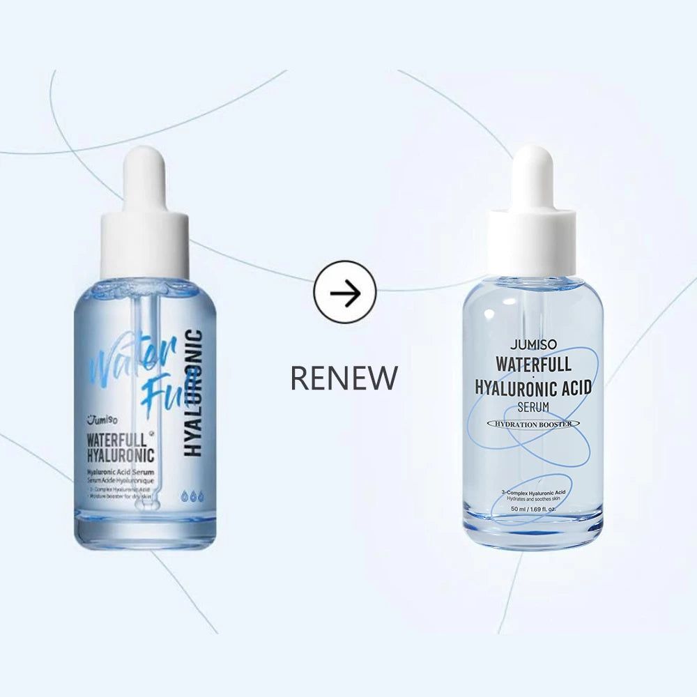 Zwei Flaschen JUMISO Waterfull Hyaluronic Acid Serum, eine stehend, eine liegend, mit Wassertropfen-Kugeln.