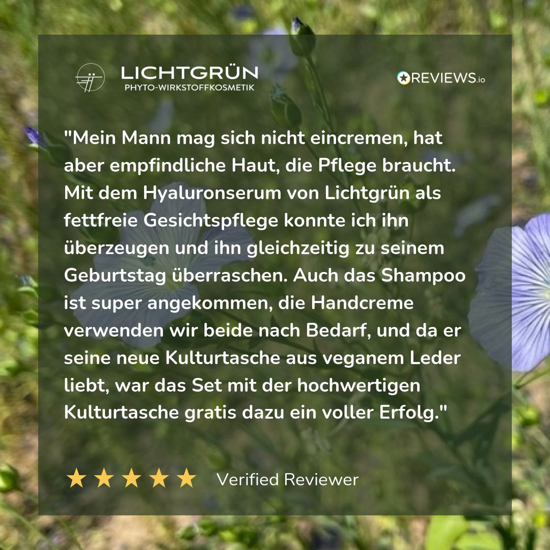 Text-Rezension eines Kunden über ein Kosmetikprodukt. Beschreibt die Zufriedenheit mit dem Produkt.