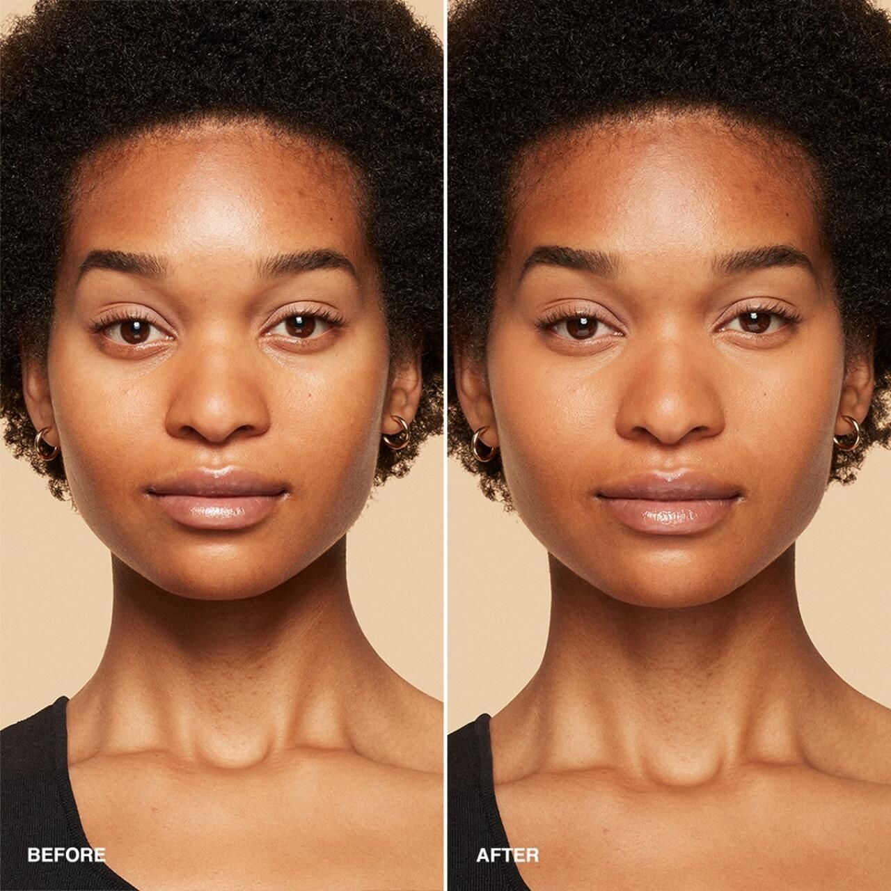 Vorher-Nachher-Vergleich. Zwei Frauen, eine mit und eine ohne Concealer. Beide haben dunkle Haut und tragen schwarze Oberteile.