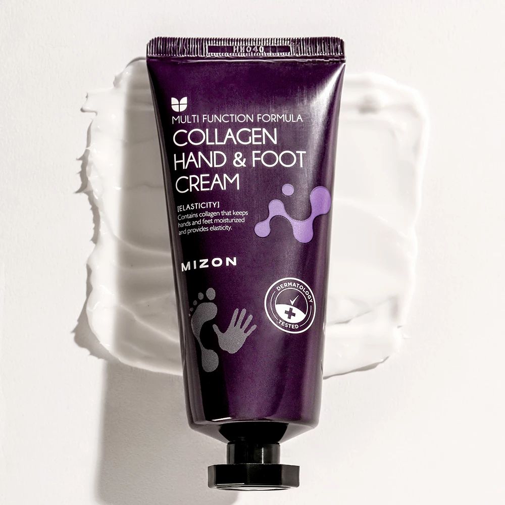 Dunkelviolette Tube Collagen Hand & Foot Cream auf weißem Untergrund mit Creme. Fuß- und Handabdruck. Dermatologisch getestet.