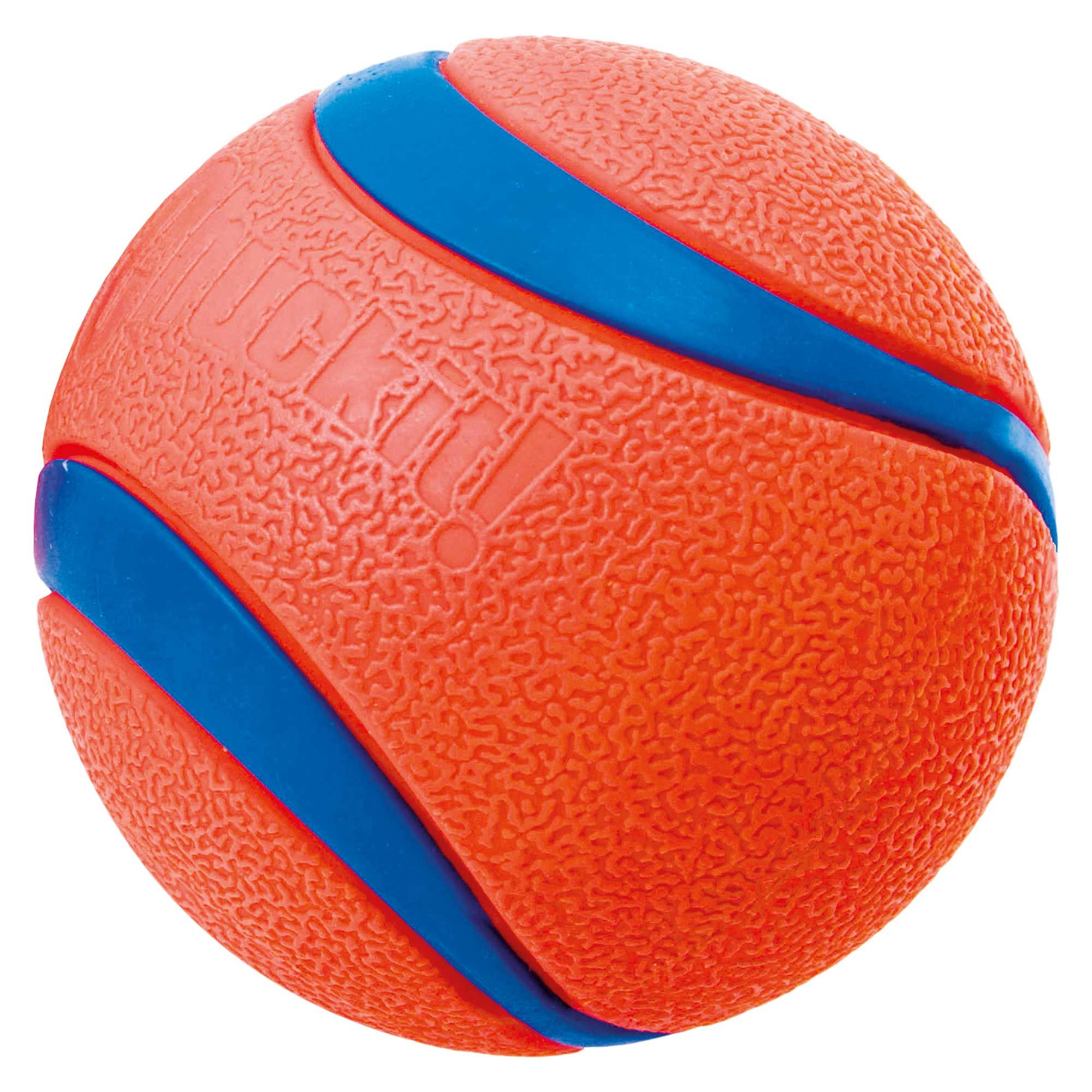 Oranger Hundeball mit blauen Streifen. Texturierte Oberfläche. Marke Chuckit! sichtbar.