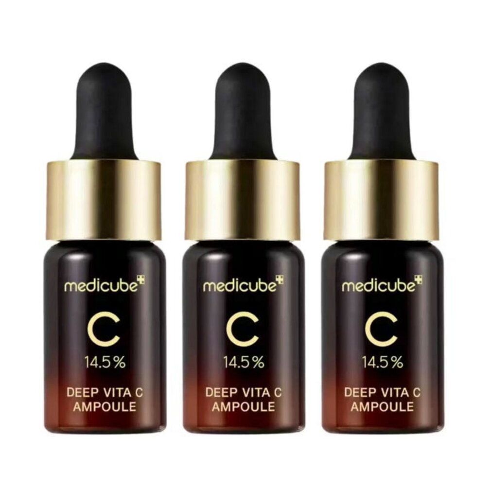 Drei Medicube Deep Vita C Ampoules 2.0 nebeneinander, 14,5% Vitamin C.