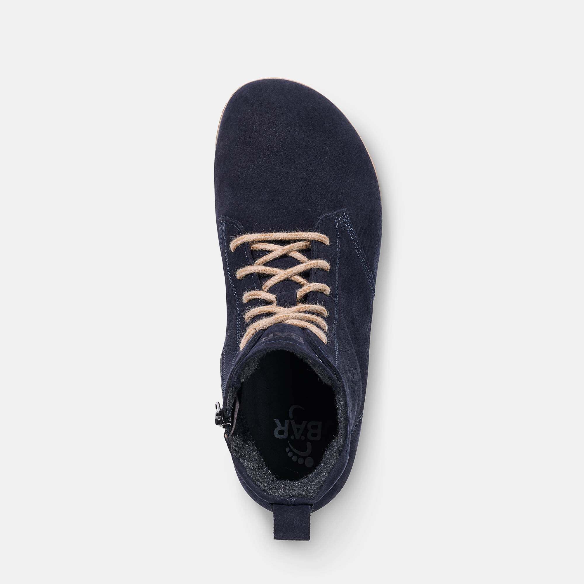 Dunkelblaue Wildleder-Schnürstiefeletten mit heller Sohle und Schnürsenkeln.