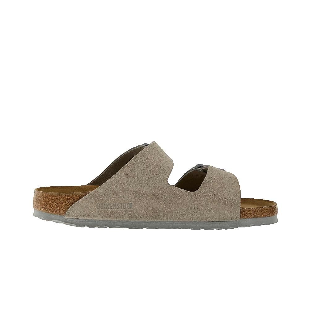 Sandalo Birkenstock Curry 12 Gravity. Vista laterale. Tomaia grigia, sottopiede in sughero, suola grigia. Logo Birkenstock.
