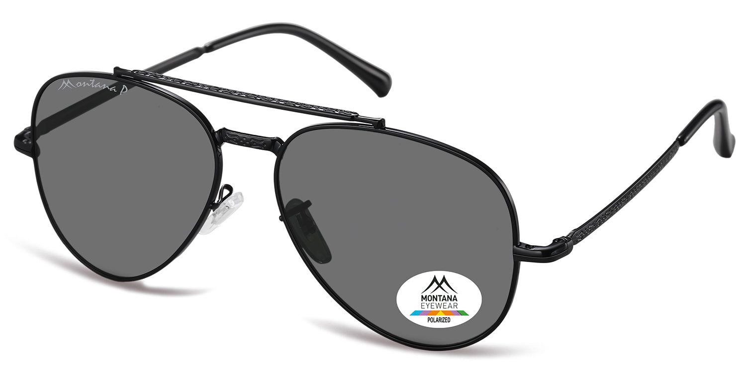 Schwarze Sonnenbrille, schräg. Graue Gläser, Montana Eyewear Logo und Polarized-Aufkleber. Doppelsteg-Design.
