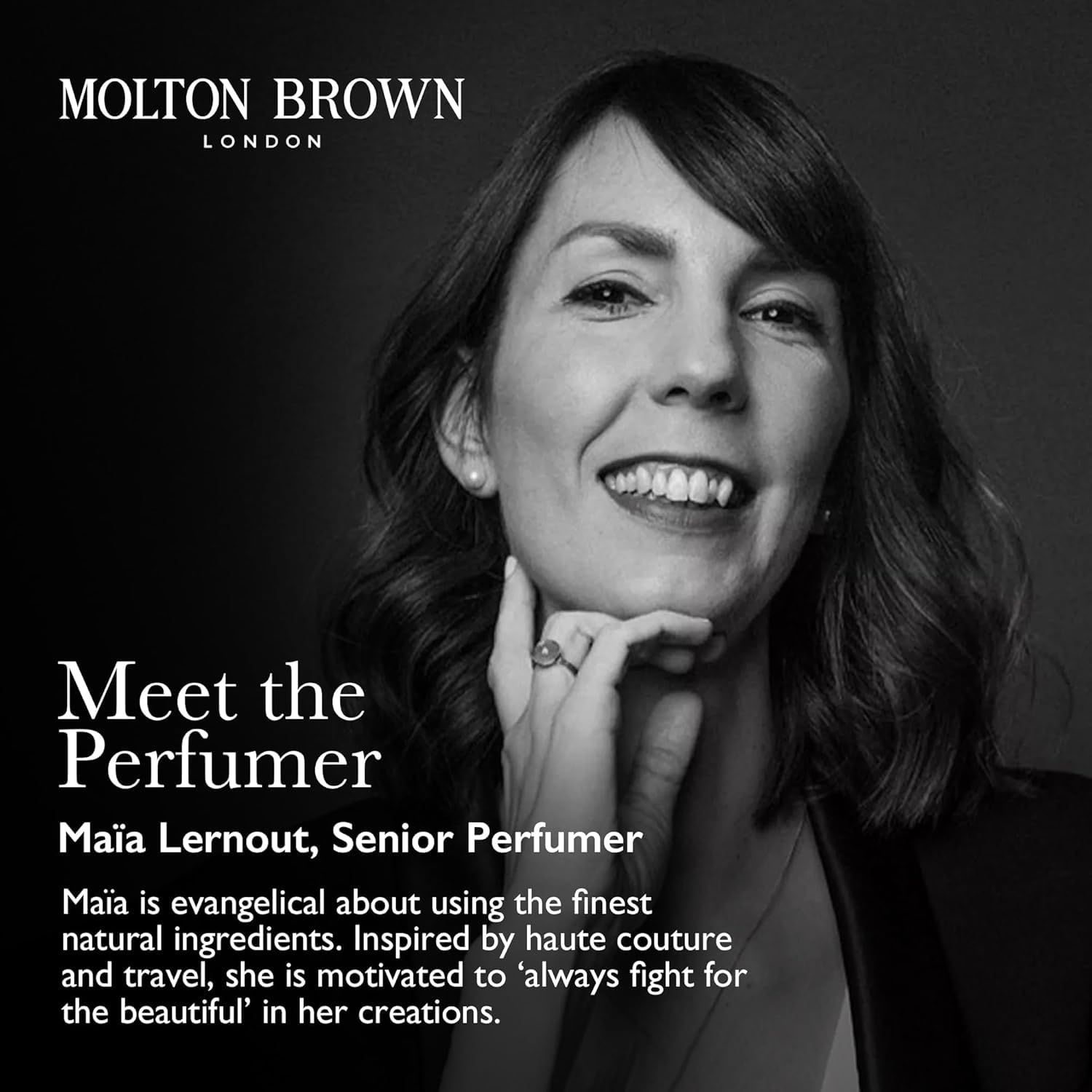 Schwarz-Weiß-Porträt einer Frau. Text: Meet the Perfumer, Maïa Lernout, Senior Parfumeur. Text über natürliche Inhaltsstoffe.