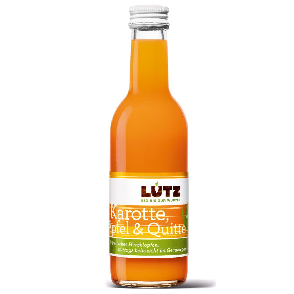 Glasflasche mit orangefarbenem Saft. Etikett mit "Lutz" und "Karotte, Apfel & Quitte". Weißer Deckel.