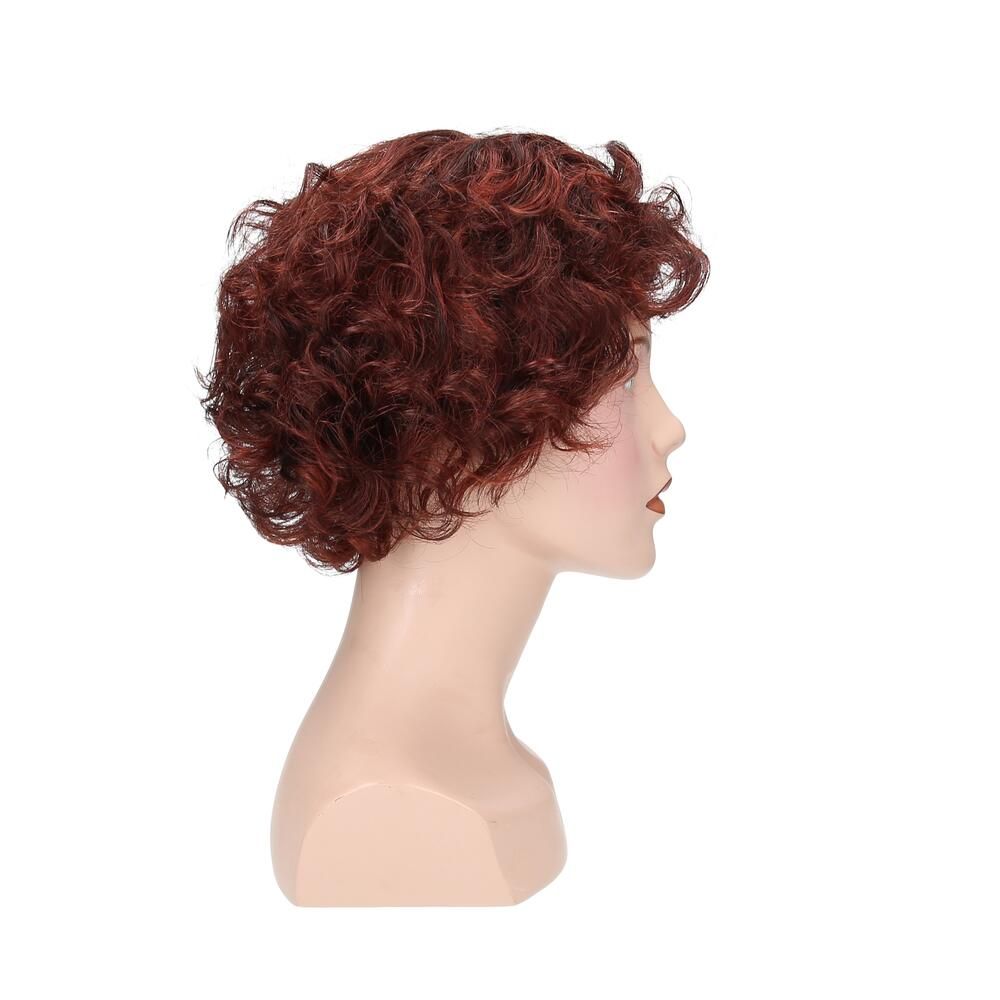Perücke Maryna von Lofty, rotbraunes, lockiges Haar, auf einem Schaufensterkopf. Seitenansicht.