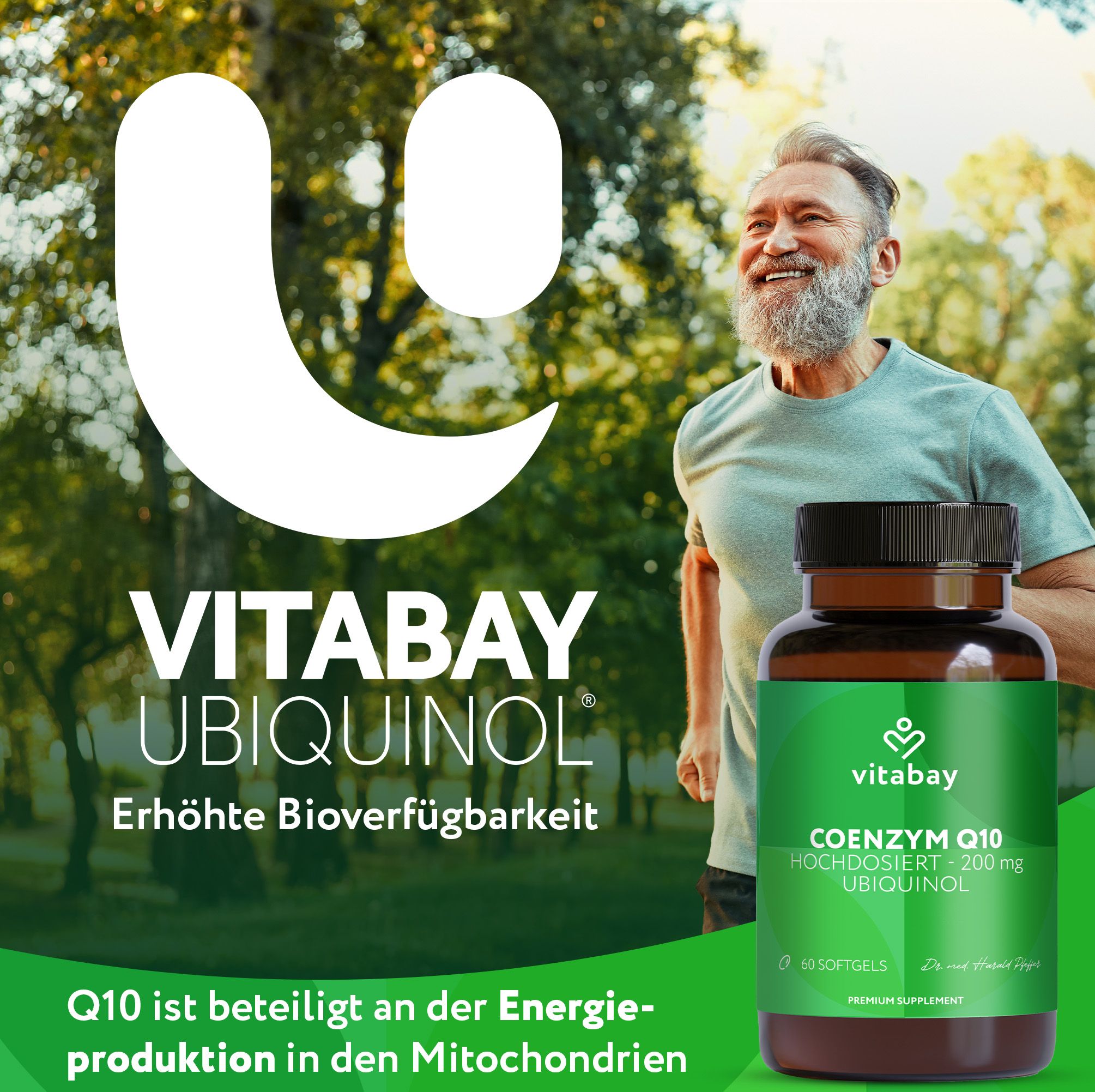 Vitabay-Logo. Mann joggt. Braune Flasche mit 60 Softgels. Q10 für Energieproduktion. Erhöhte Bioverfügbarkeit. Grüner Hintergrund.