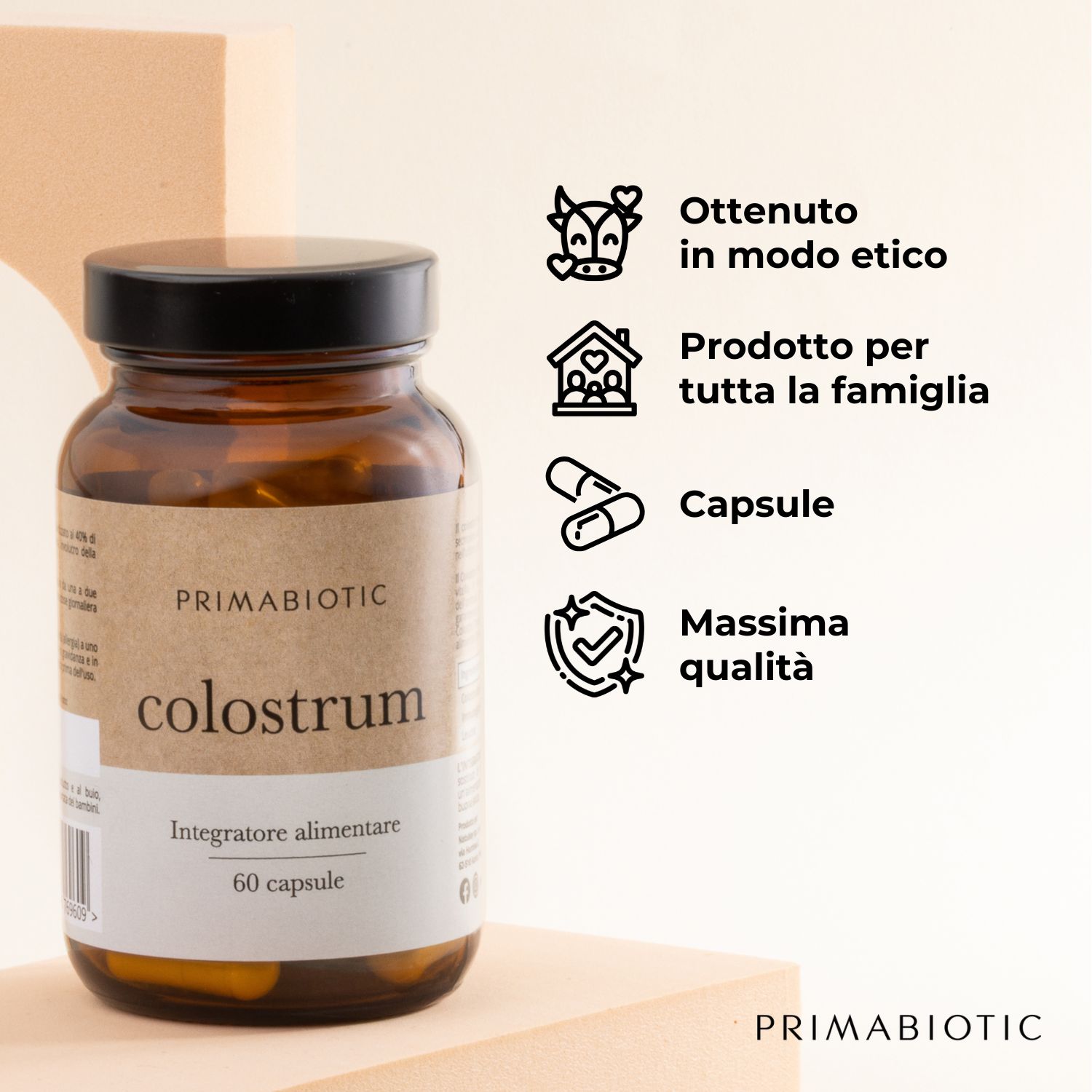 Flacone con capsule. Testo: Primabiotic, Colostrum. Scritta: 60 capsule. Grafici con testo.