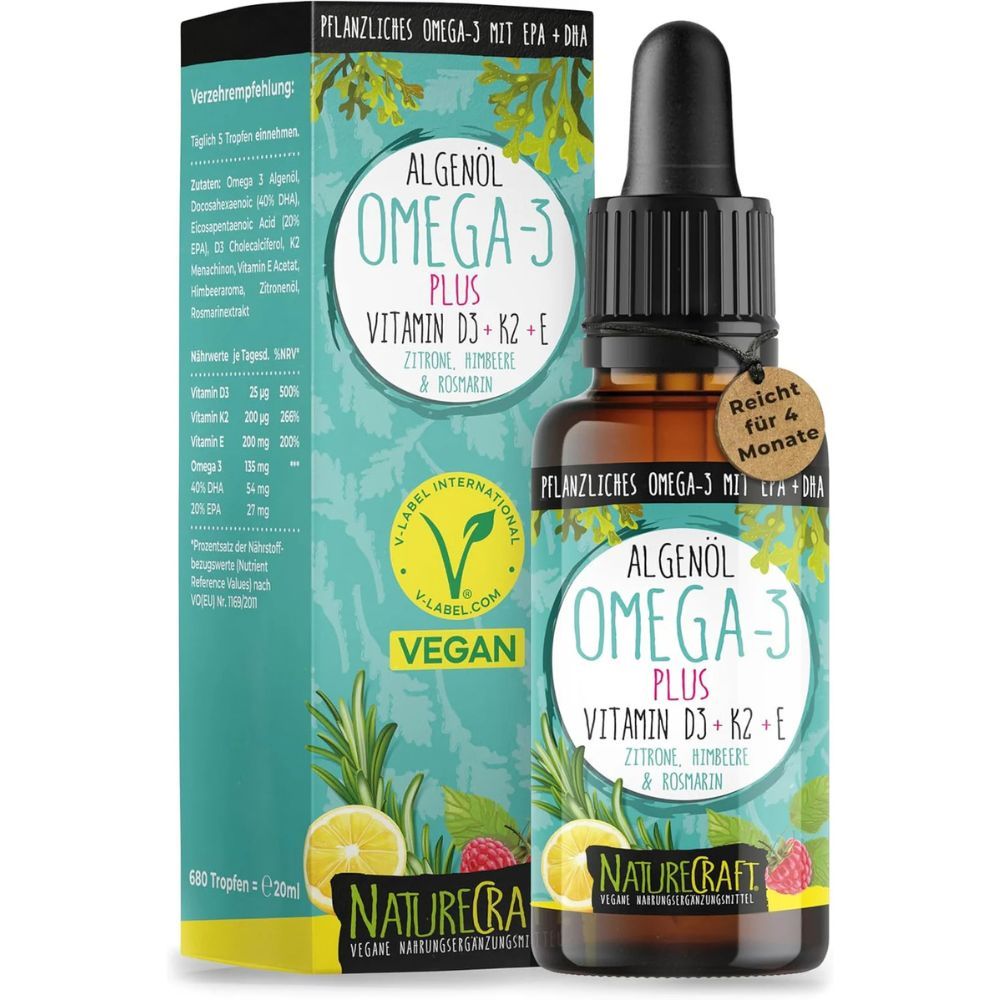 Braune Glasflasche mit Tropfer und Verpackung. Aufschrift: Algenöl Omega-3 Plus, Vitamin D3+K2+E. Vegan-Siegel.