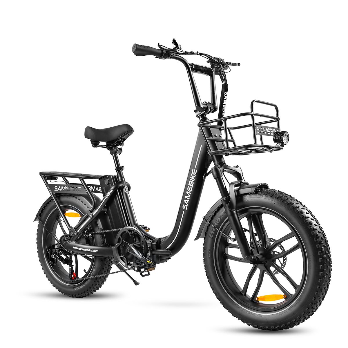Schwarzes E-Bike SAMEBIKE C05 Pro mit Korb, Gepäckträger und breiten Reifen. Marke sichtbar.