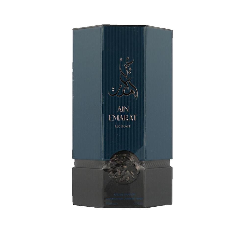 Oktagonale Verpackung in Blau- und Grautönen. Aufschrift: Ain Emarat Extrait. Dekorative Elemente in Gold.