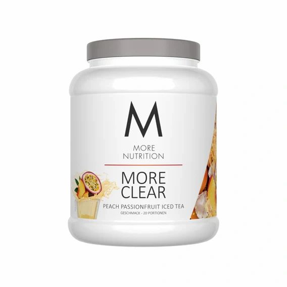 Weißer Behälter mit grauem Deckel. Aufschrift: More Nutrition, More Clear, Pfirsich-Maracuja Eistee. Abbildung von Früchten.