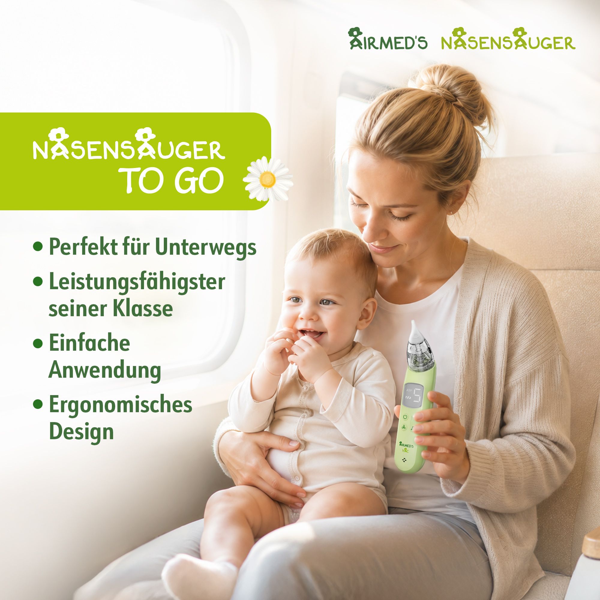 Mutter mit Baby, hält einen grünen Nasensauger. "Nasensauger TO GO" für unterwegs.