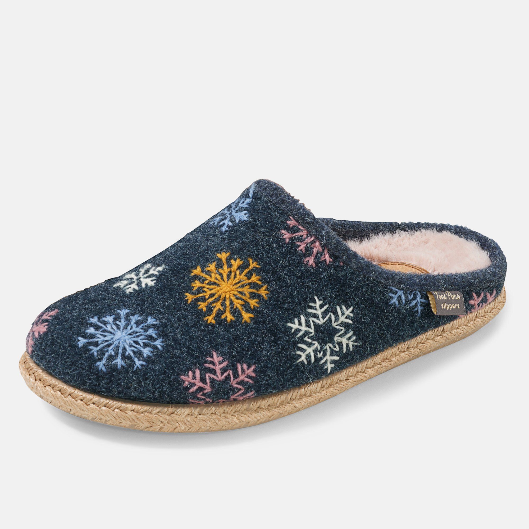 Dunkelblaue Pantolette mit Schneeflockenmuster. Innenfutter rosa, Sohle beige. Marke: Fine Pure Slippers.
