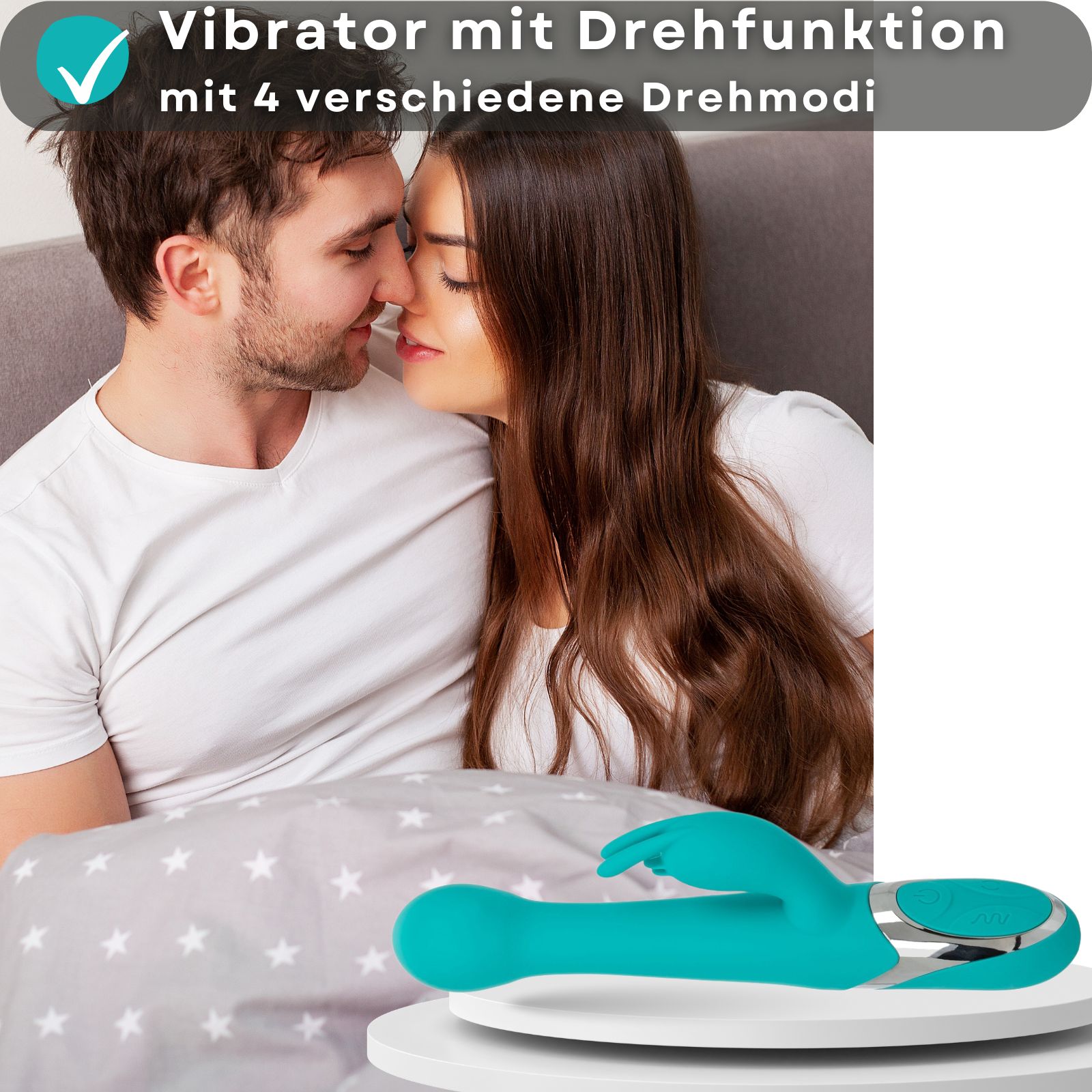 Türkisfarbener Vibrator mit Drehfunktion. Auf weißer Oberfläche. Paar im Hintergrund. Mit silbernen Akzenten.