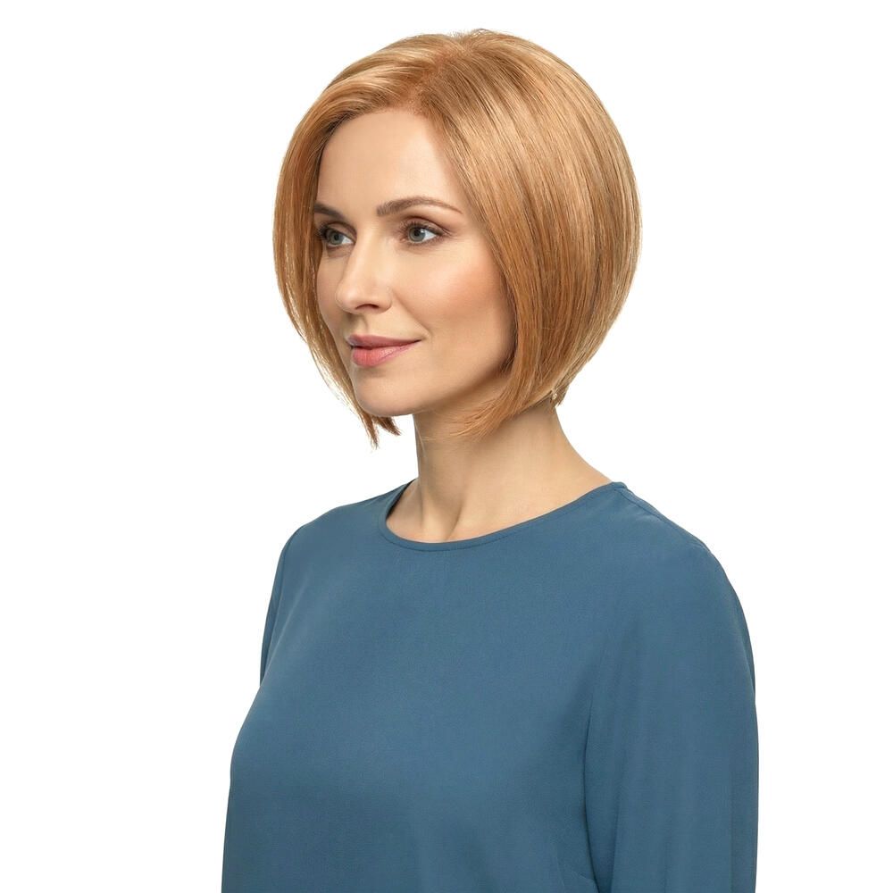 Perücke Mercedes: Blond-rote Bob-Frisur, seitlicher Blick.