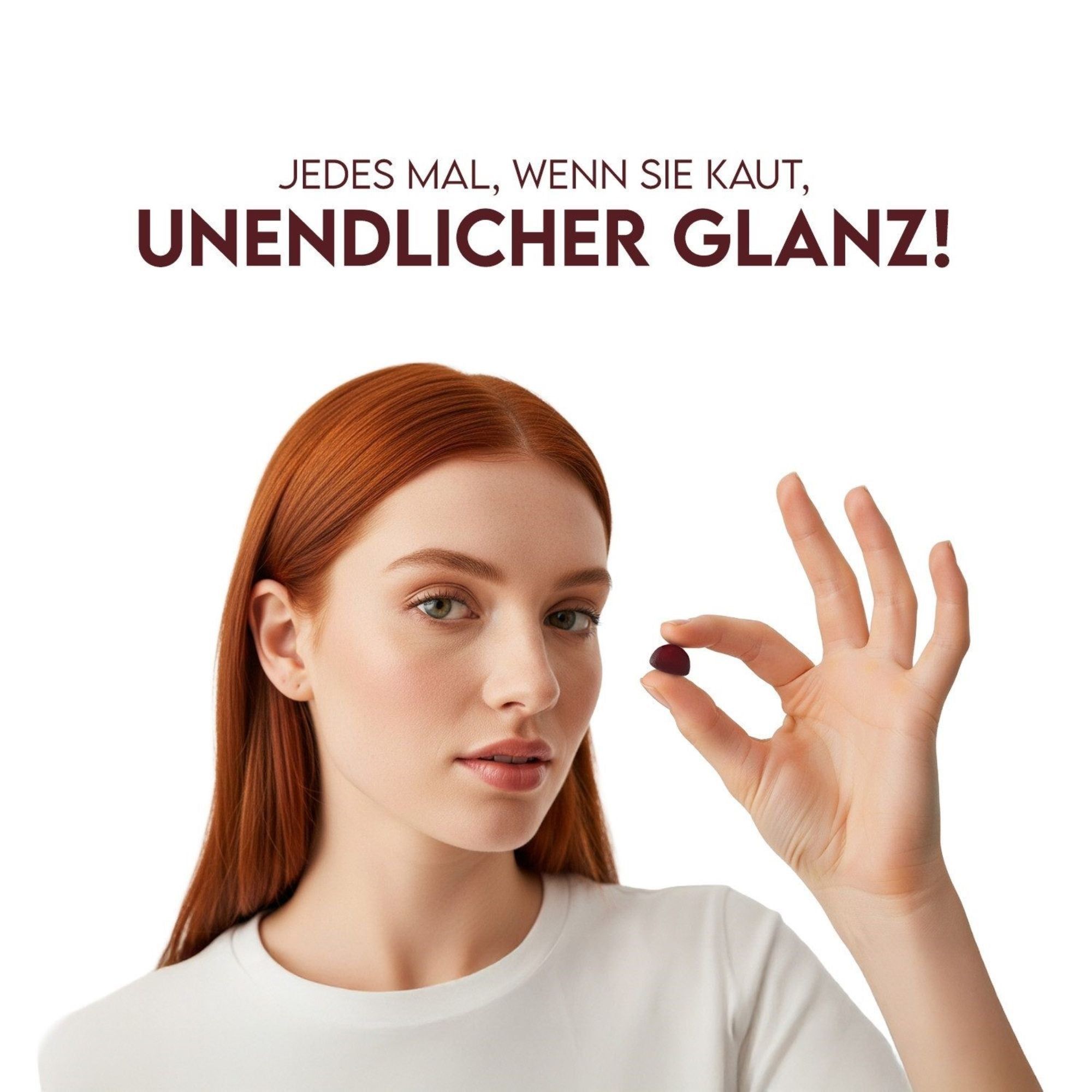 Frau hält eine einzelne VITA CEEL Skin Gummie zwischen Daumen und Zeigefinger.