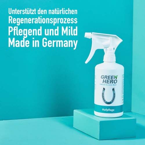 Weiße Sprühflasche mit grünem Etikett. Text: Green Hero, Hufpflege. Aufschrift: Made in Germany.