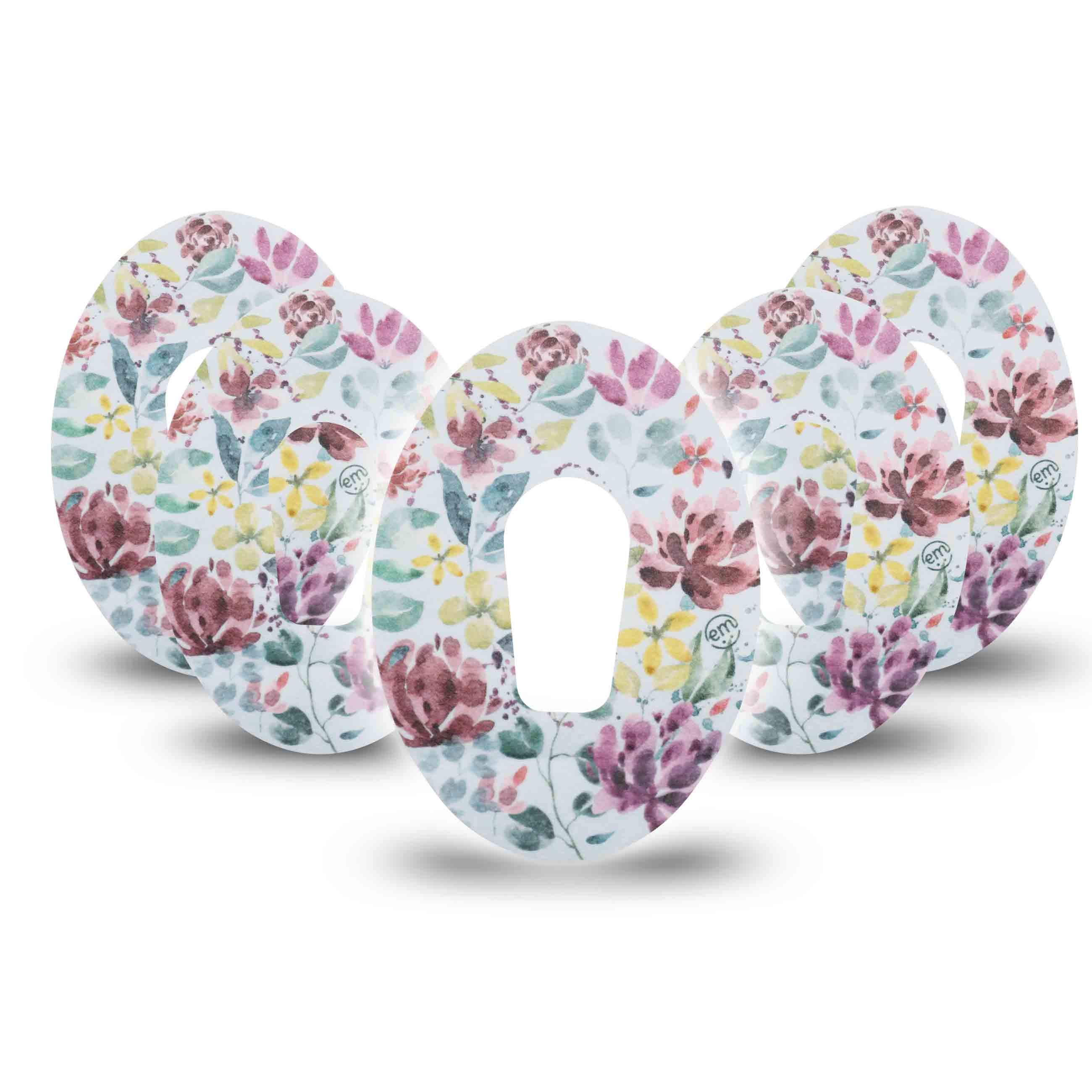 Mehrere Pflaster mit floralem Muster. Ovale Form mit zentraler Öffnung. Sichtbare Blüten in Rosa, Gelb und Lila.