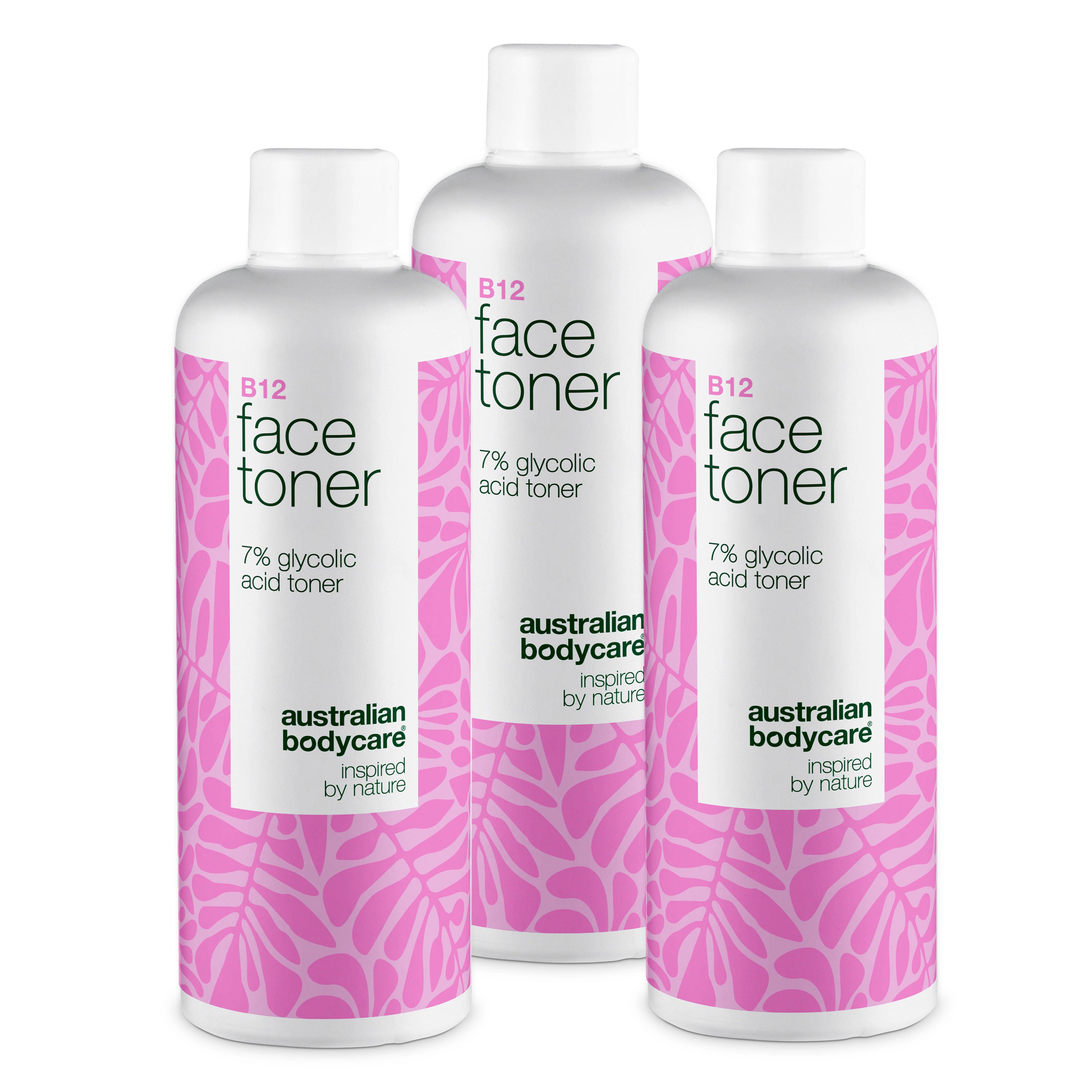 Drei Flaschen Gesichtstoner. Weiß mit rosa Aufdruck. Aufschrift: B12 Face Toner, 7% Glykolsäure. Australian Bodycare.