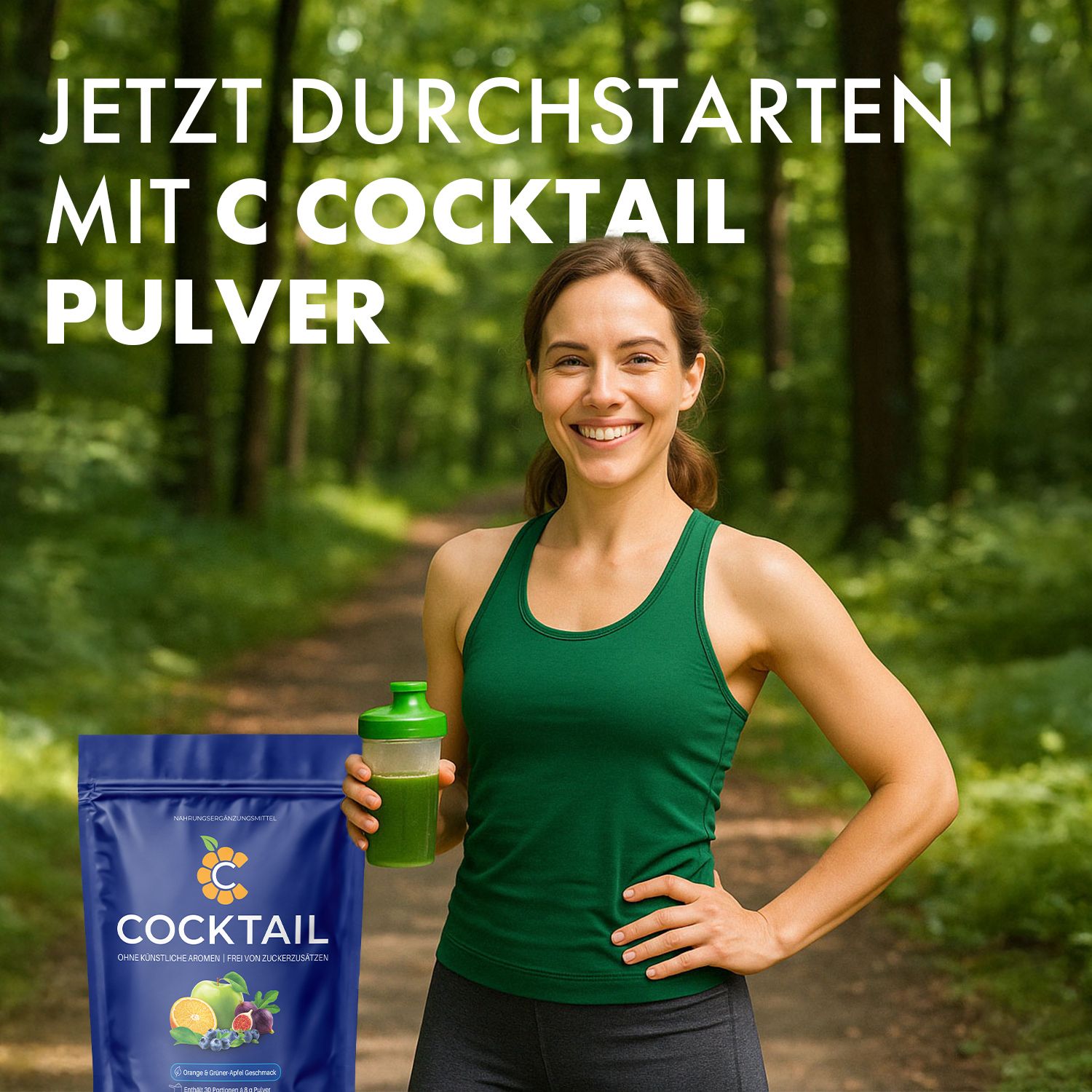 Sportliche Frau im Freien hält einen grünen Drink und eine Packung C Cocktail Pulver. Text: "Jetzt durchstarten mit C Cocktail Pulver".