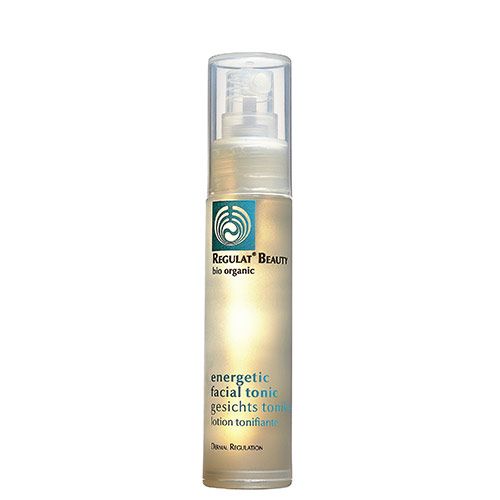 Klarflüssiges Gesichtstonic in einer Sprühflasche. Aufschrift: Regulat Beauty, bio organic, energetic facial tonic, gesichts tonic, lotion tonifiante.