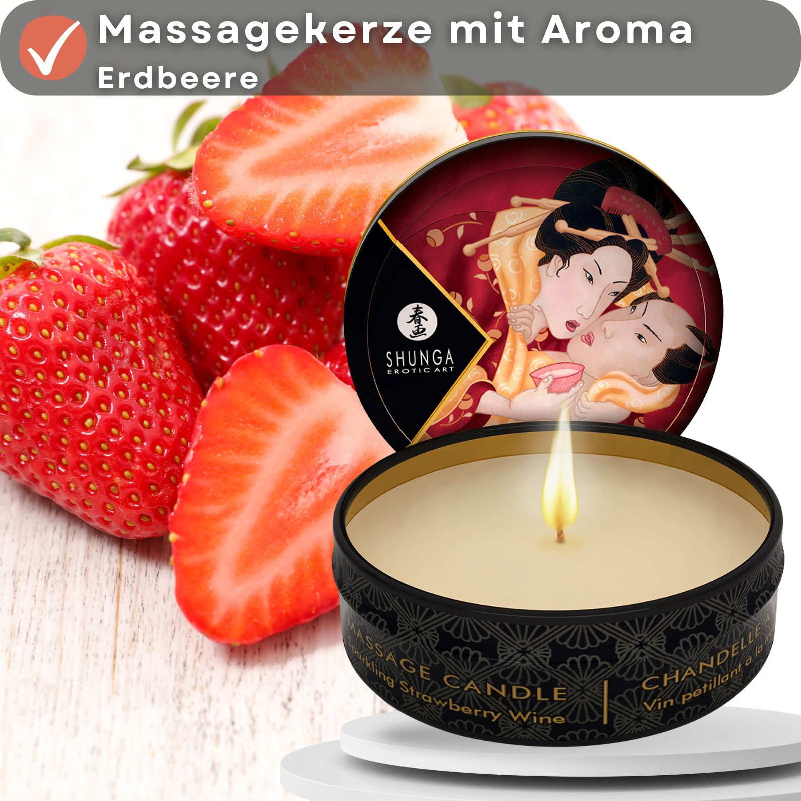 Massagekerze mit Erdbeeraroma. Erdbeeren neben Dose. Dose mit Deckel. Text: Massagekerze mit Aroma Erdbeere, Massage Candle, Erdbeerwein.