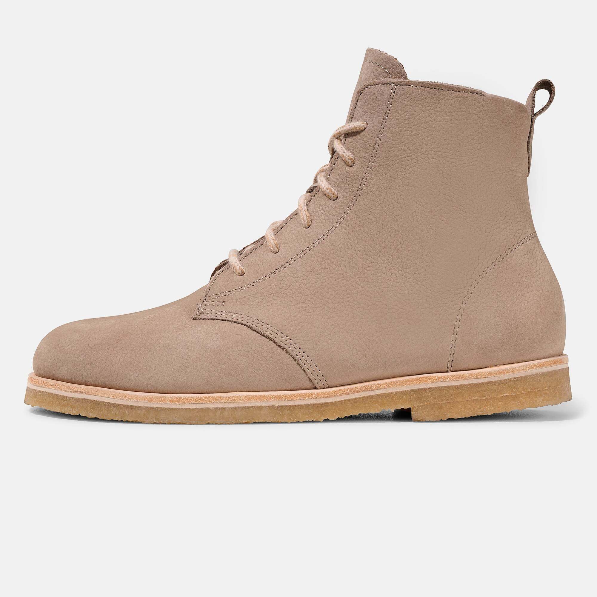 Beige Lederstiefel mit Schnürung und seitlichem Reißverschluss.