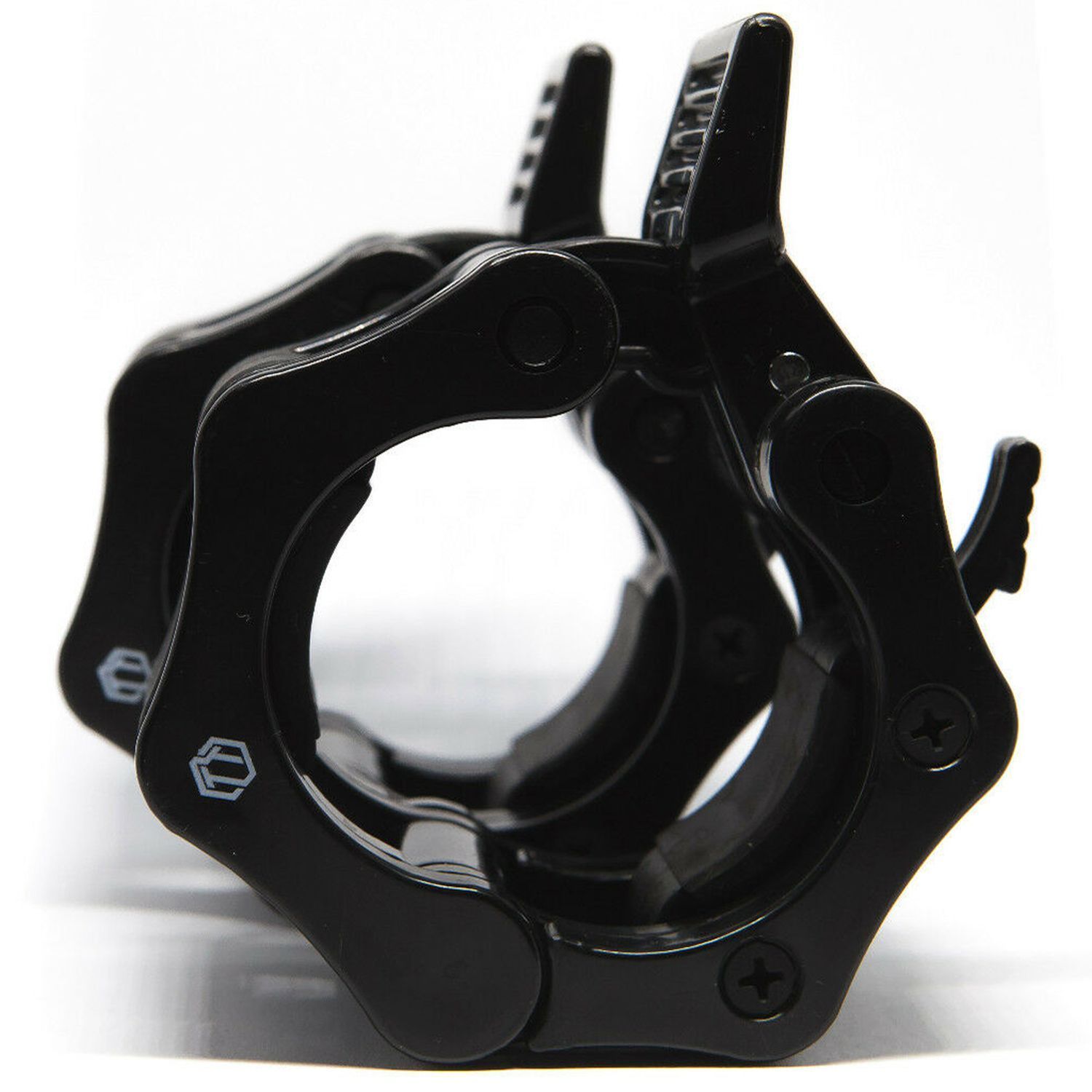 Zwei schwarze Schnellverschlüsse für Hantelstangen. Mit Hebelverschluss und Logo. Auf weißem Hintergrund.