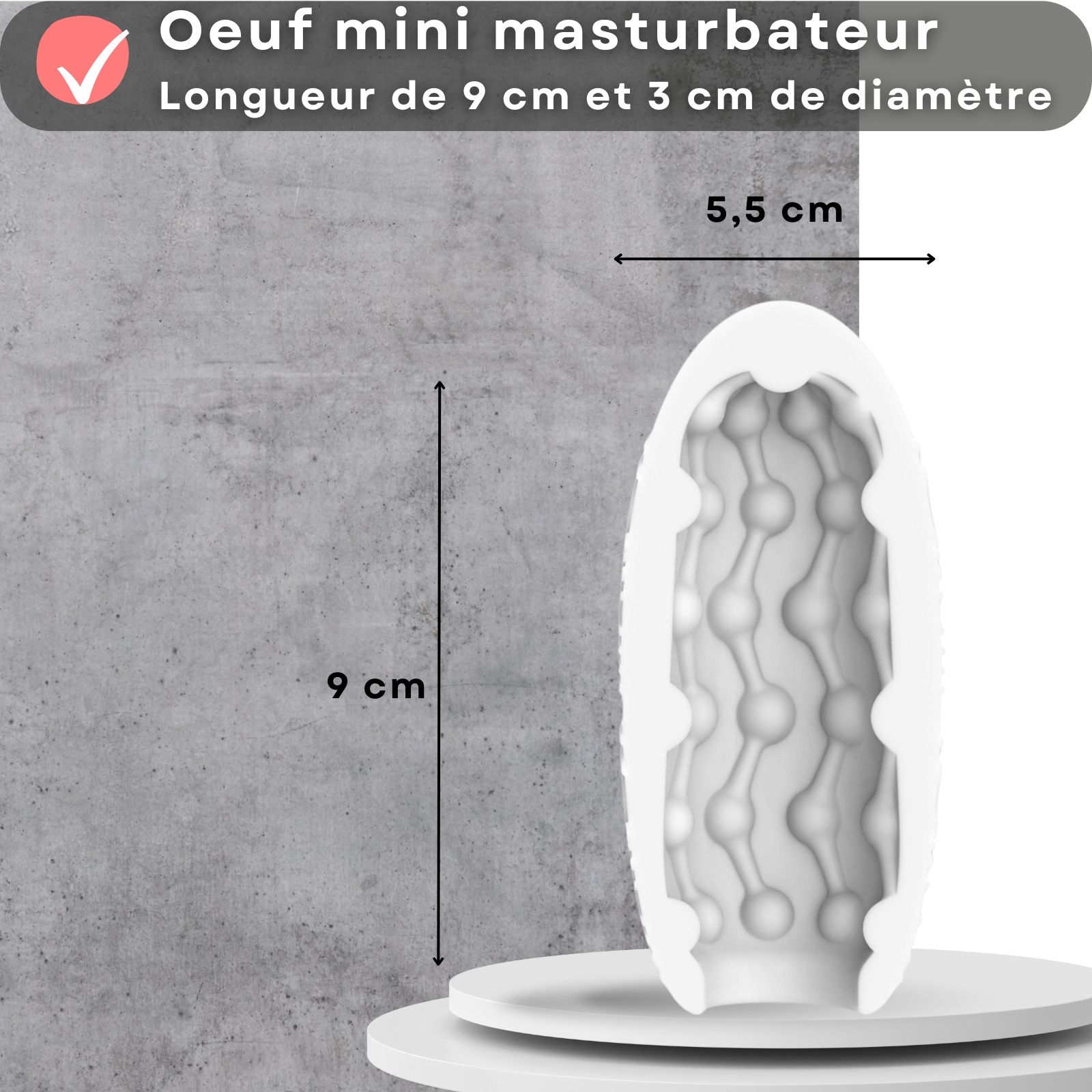 Gros plan sur un masturbateur œuf blanc. Le masturbateur est divisé en deux parties. Texte: Mini œuf masturbateur, longueur de 9 cm et 3 cm de diamètre.