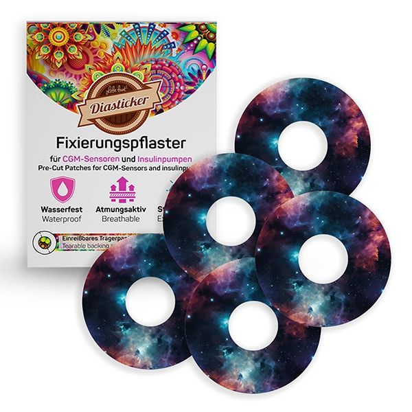 Fixierungspflaster mit Weltraum-Design. Packung und fünf runde Pflaster mit Loch in der Mitte. Wasserdicht, atmungsaktiv.