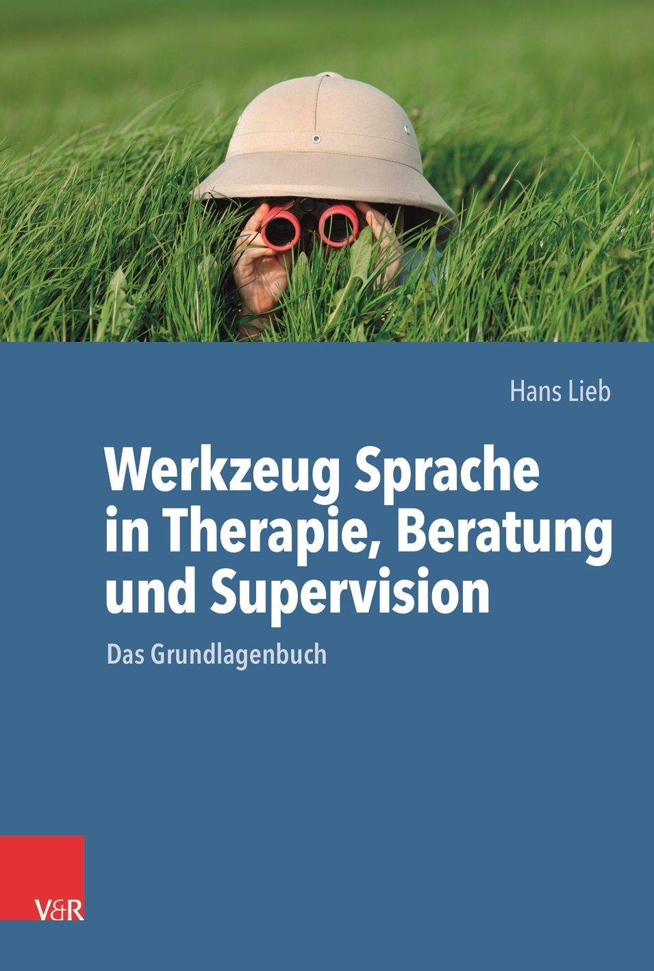 Buchcover: Titel „Werkzeug Sprache in Therapie, Beratung und Supervision“. Autor: Hans Lieb. Person mit Hut und Fernglas im Gras.