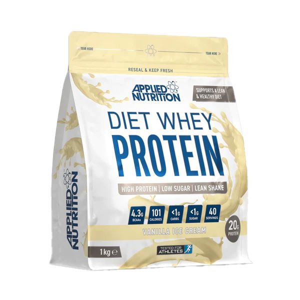 Beutel mit Applied Nutrition Diet Whey Protein. Haupttext: Diet Whey Protein. Enthält 20g Protein. Geschmack: Vanilla Ice Cream. 1kg.