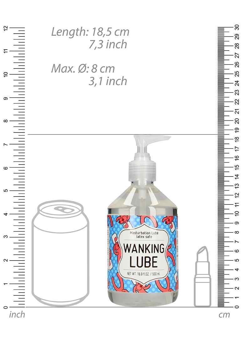 Transparente Flasche mit Pumpe. Aufkleber mit Text: WANKING LUBE. Maße: 18,5 cm hoch, 8 cm Durchmesser. Vergleich mit Dose und Lippenstift.